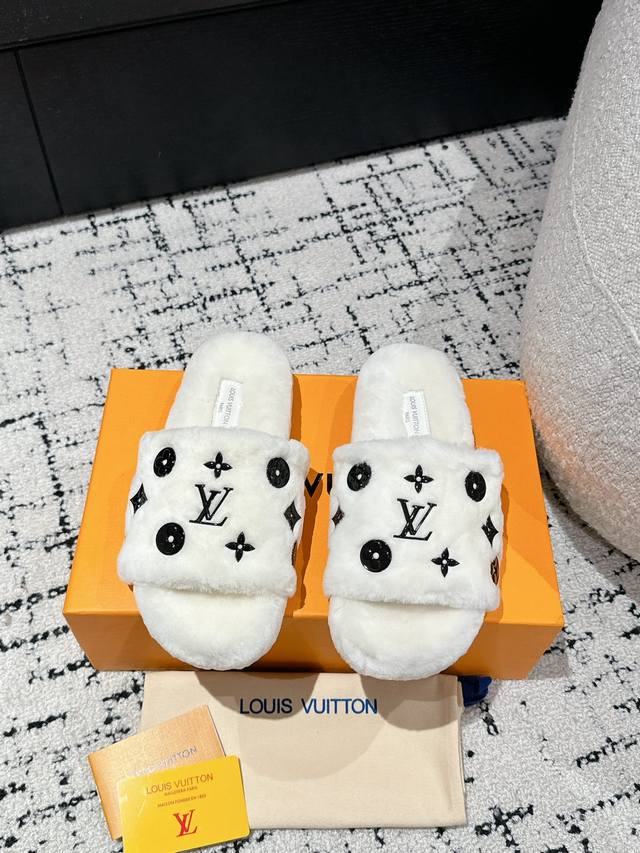 Louis Vuitton 驴家 24 秋季爆款毛拖全面升级 毛拖 官网同步最新款，专柜最高版本顶级品质 面料:纯羊羔毛拼色logo工艺 内里:进口羊皮 大底: